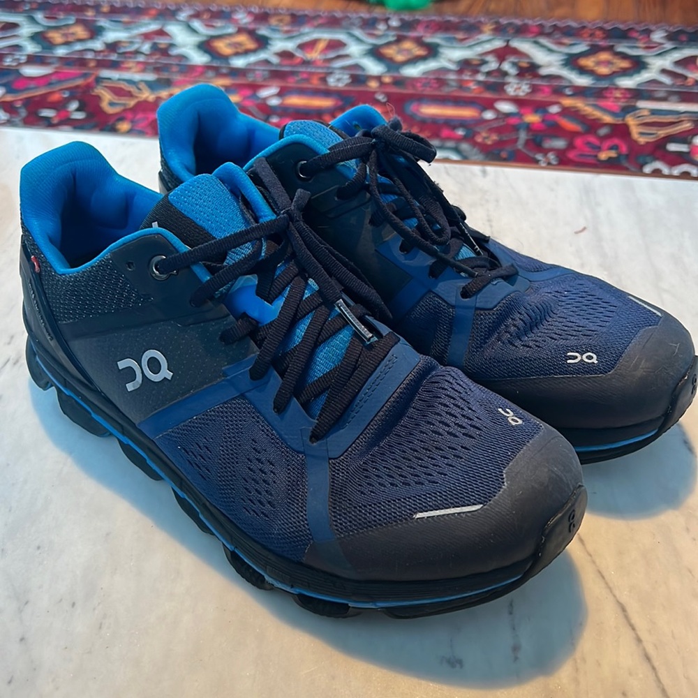 On running shoe. Size 9.